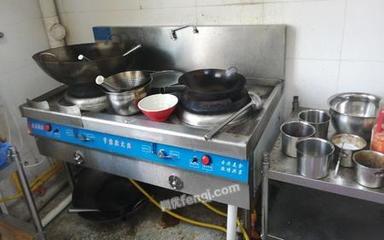 湖北黃岡廚房設備出售冰箱,冰柜,蒸飯車,爐子,貨架,烤箱,盤子等等7000元